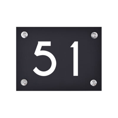 Hausnummernschild Nummer 51 schwarz-weiß